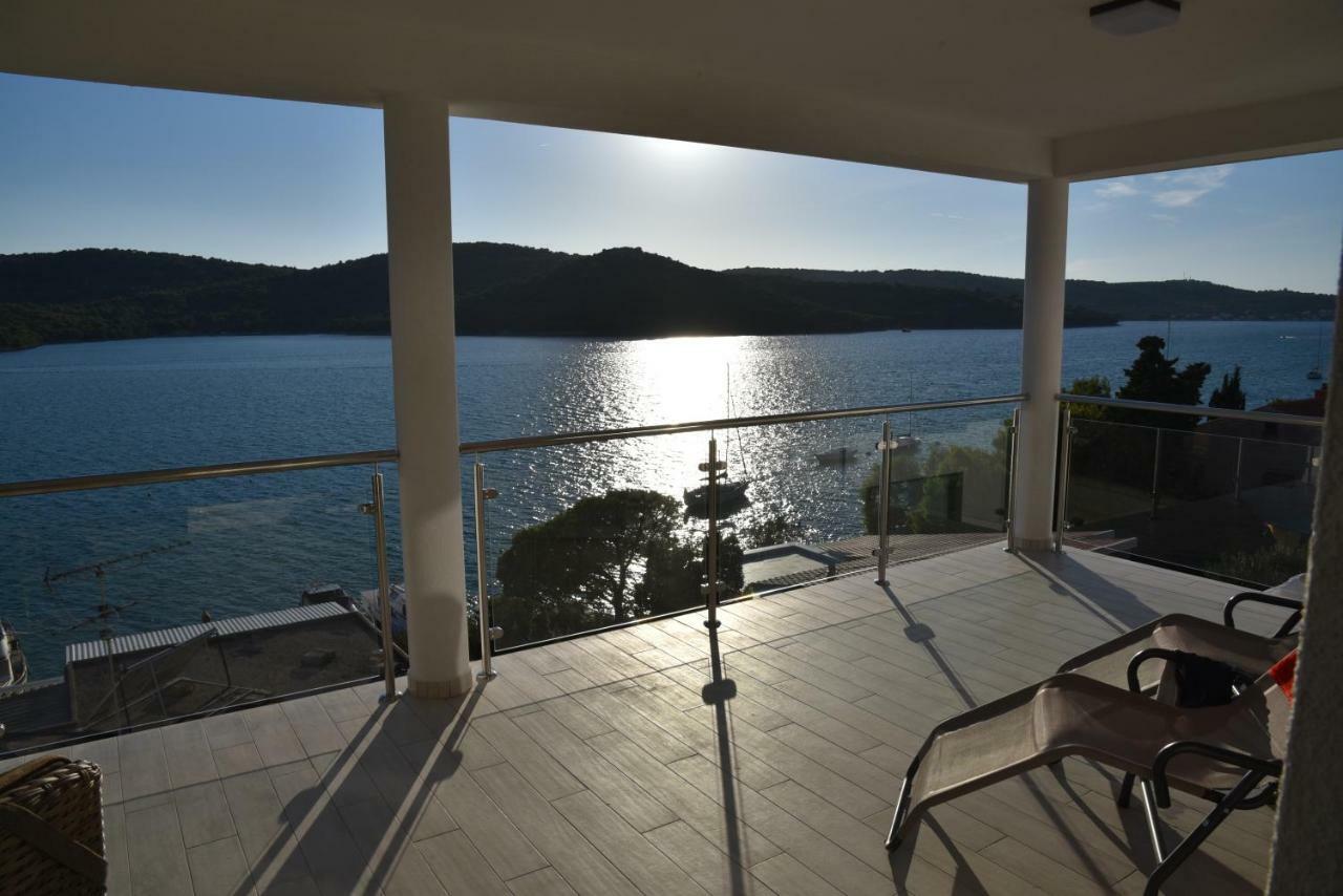 Villa Pina Tisno Exterior foto