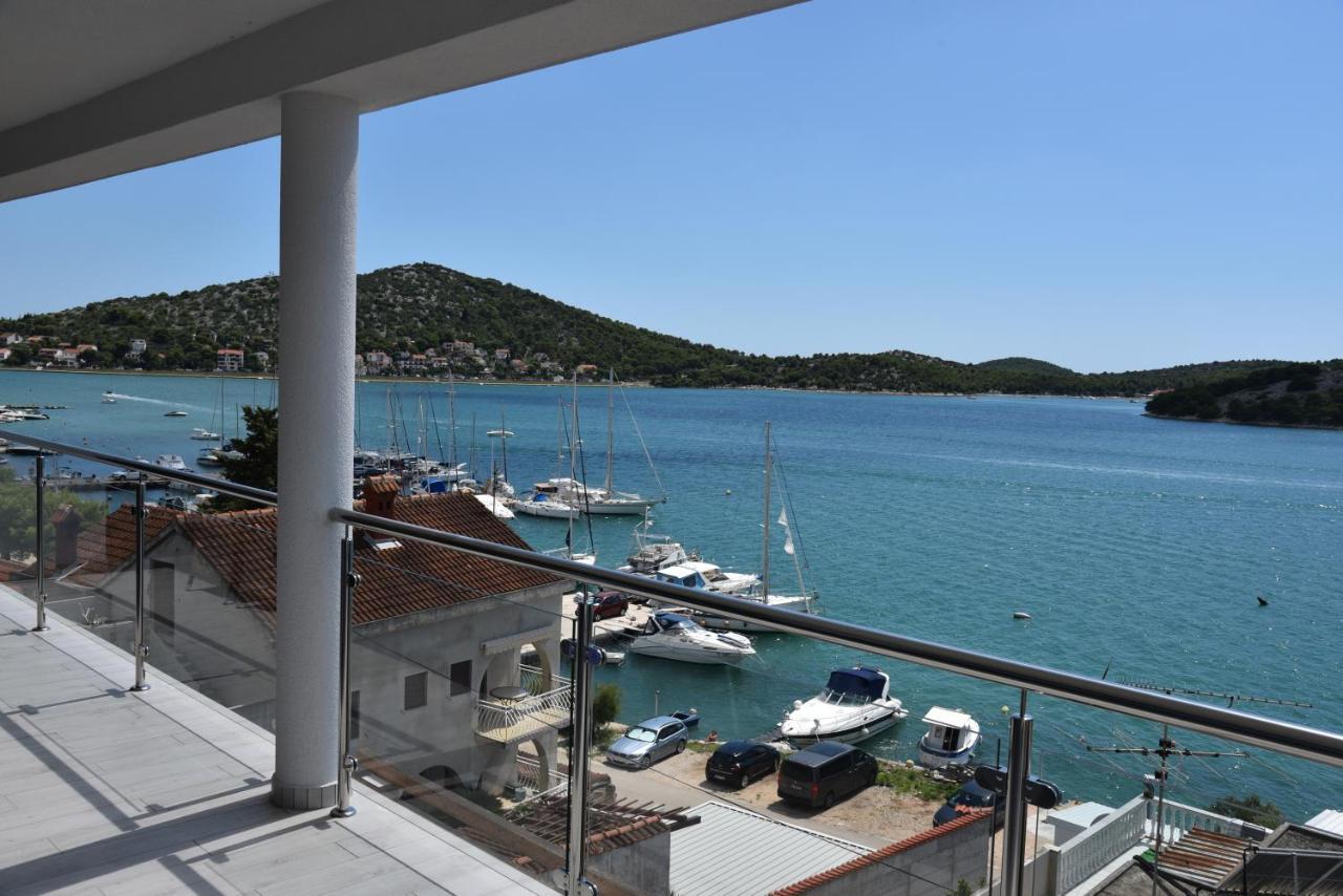 Villa Pina Tisno Exterior foto